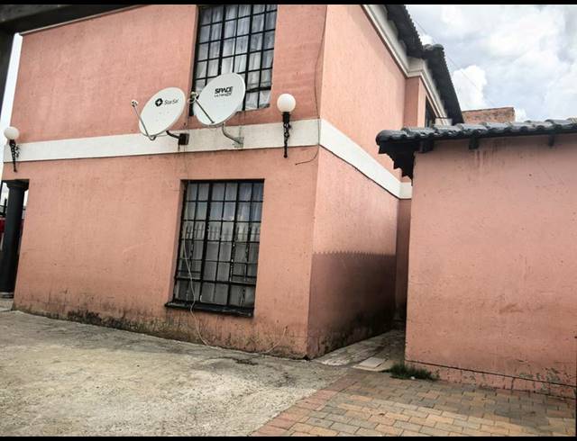 11 BEDROOM HOUSE FOR SALE IN RABIE RIDGE